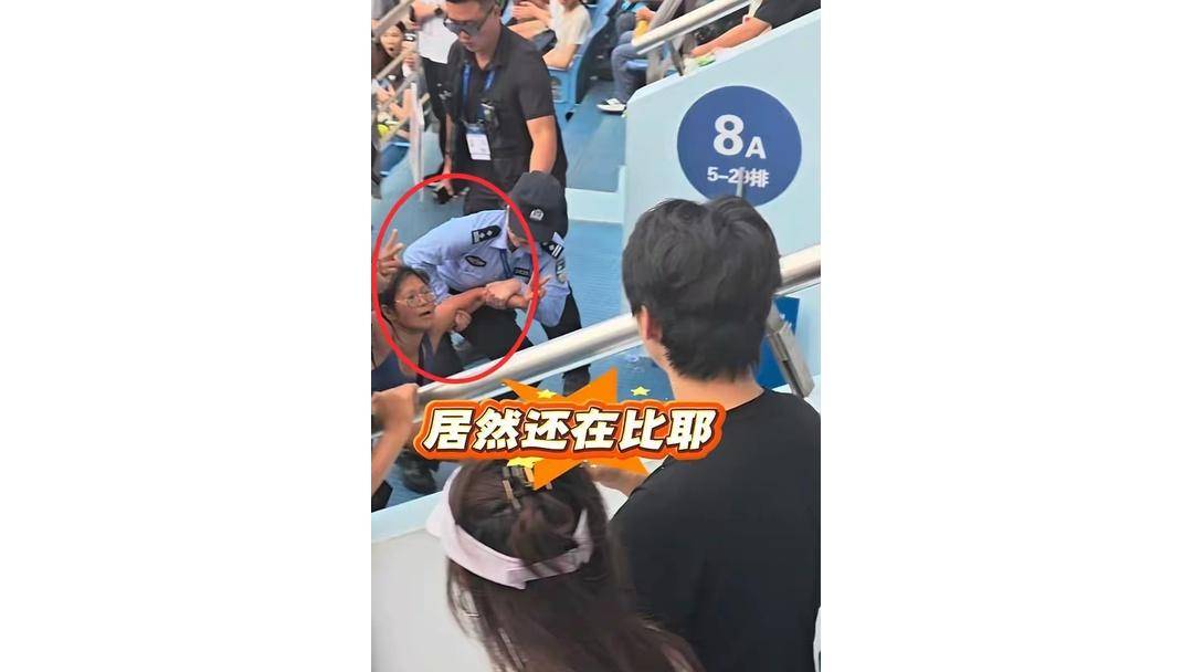 上海网球大师赛观众高声嘶吼,裁判多次劝阻,保安最终请离