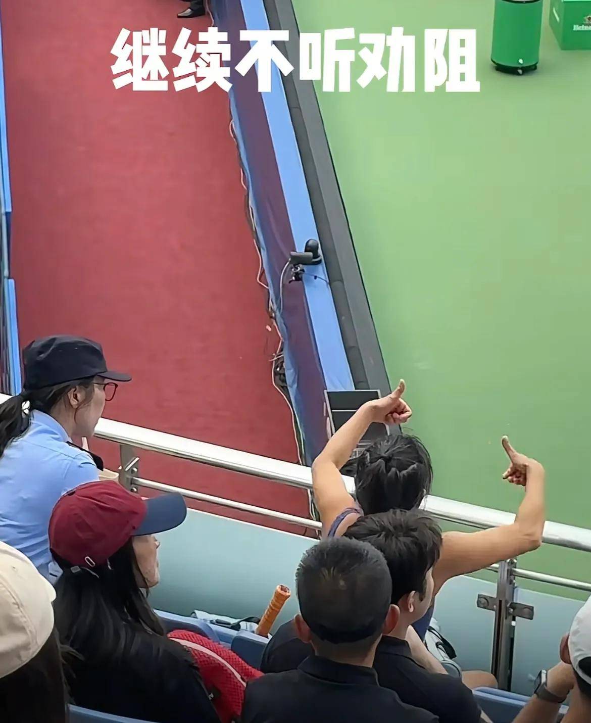 女子大闹网球赛后续:多次嚣张挑衅,裁判发话,把女子赶出赛场