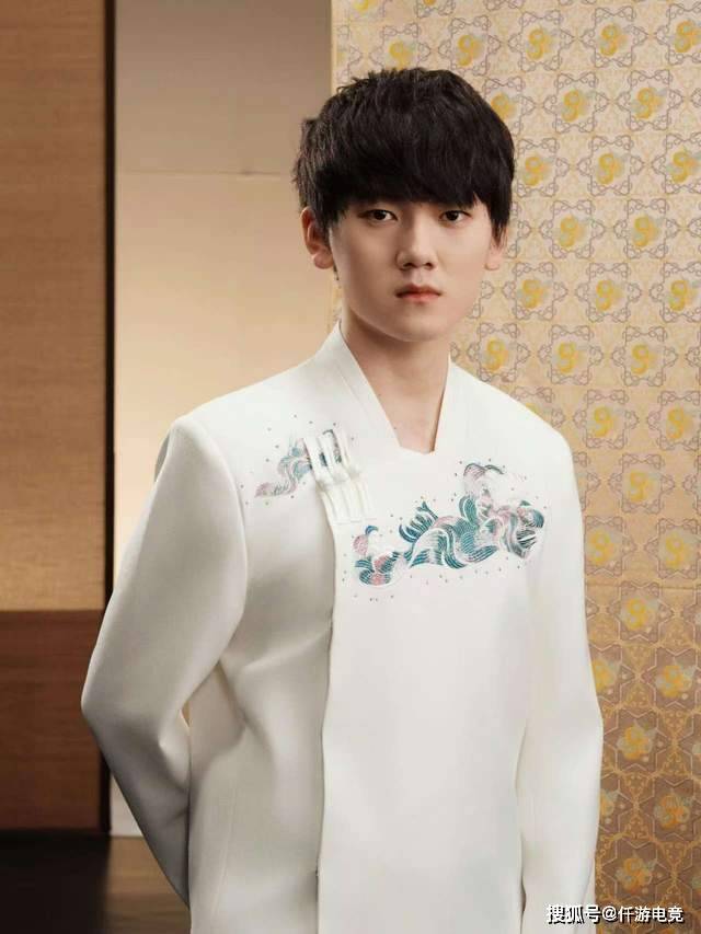 JackeyLove回应退役!《突然的陀螺》超《孤泳者》突破2300W播放