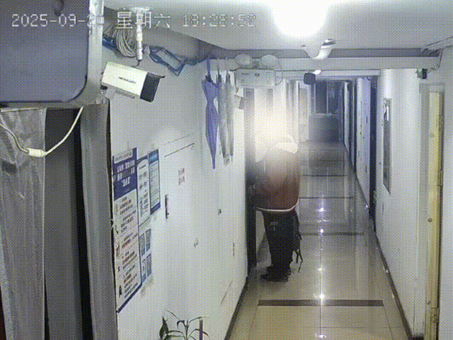 男子偷12万电竞酒店配件被刑拘,警方披露细节