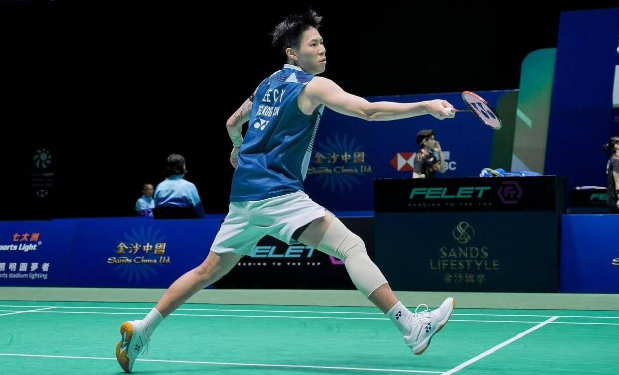 石宇奇2-1力克安赛龙!陈雨菲逆转+韩悦退赛,国羽3胜1负闯八强